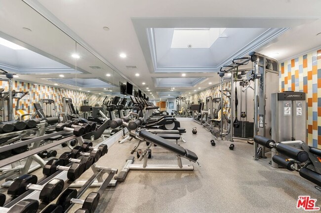 Building Photo - 10520 Wilshire Blvd