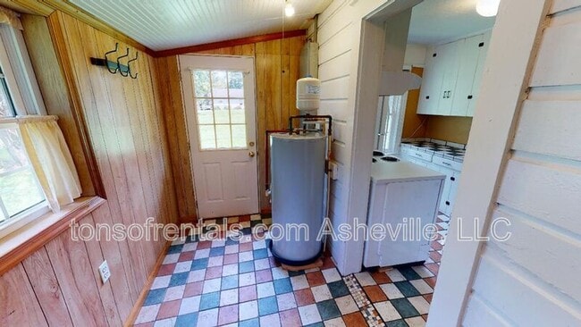 Building Photo - 1207 Cherokee Dr