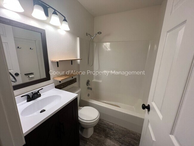 Building Photo - Updated 3 bed house in Rathdrum