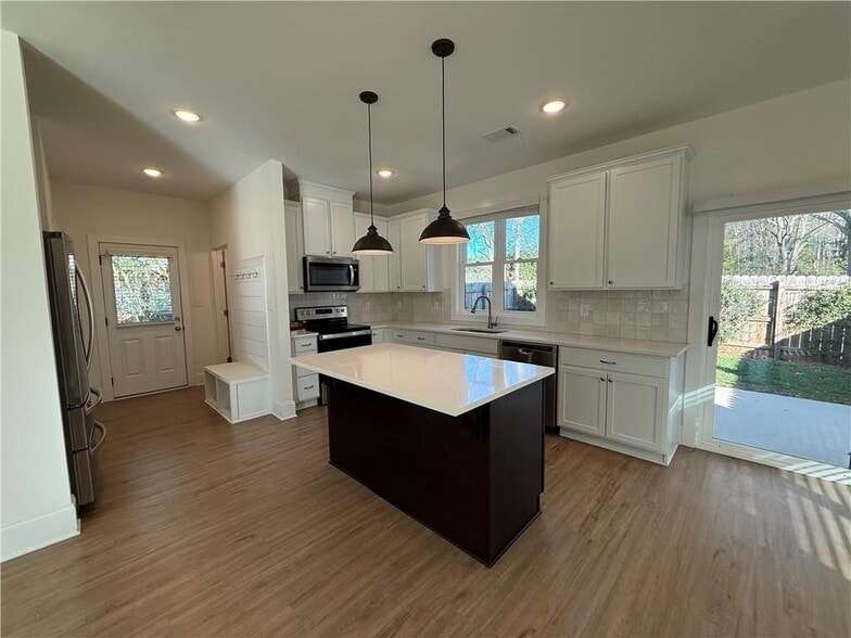 Building Photo - 2936 Cherokee Rd