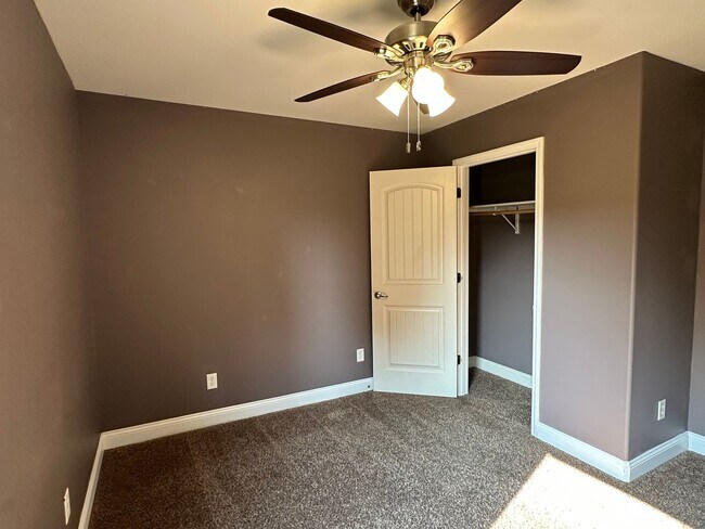 Building Photo - 4 Bed 2 Bath FOR RENT in Waynesville