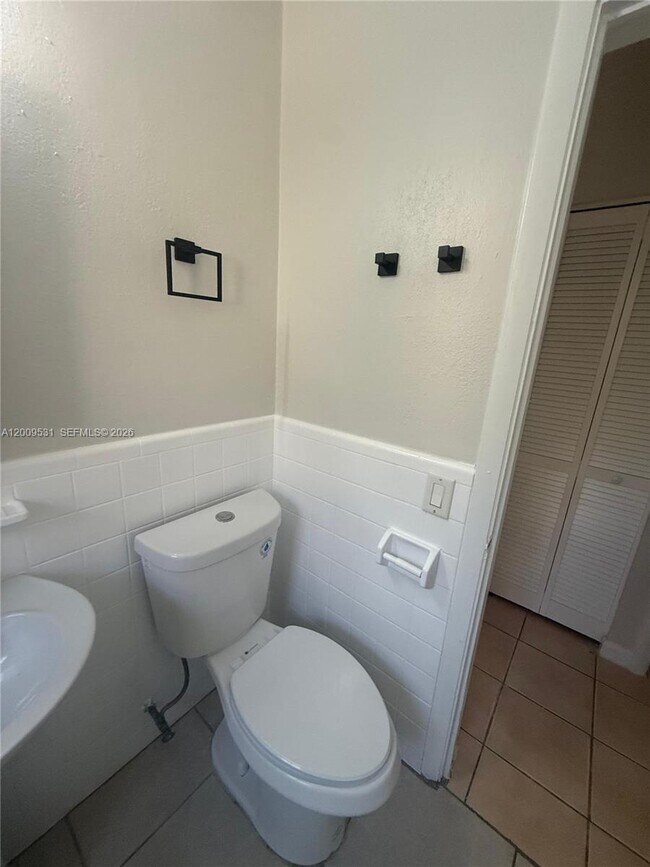 Building Photo - 308 SW 16th St