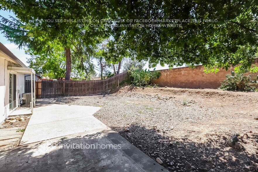 Building Photo - 10720 Paiute Way
