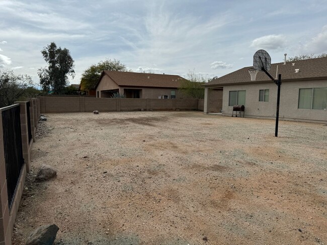 Building Photo - Nice SouthWest Tucson 3Bdm 2Ba, Close Casi...