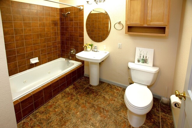Building Photo - 2 bed/2 bath Sloans Lake Condo