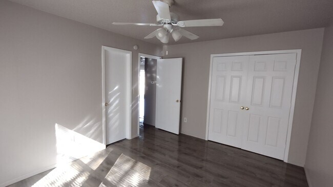 Building Photo - 925 Meadowlark Circle