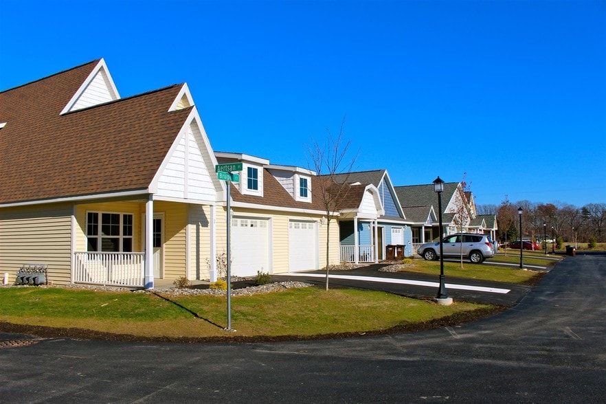 The Spinney at Van Dyke 6 Parker Mathusa Pl Delmar NY 12054