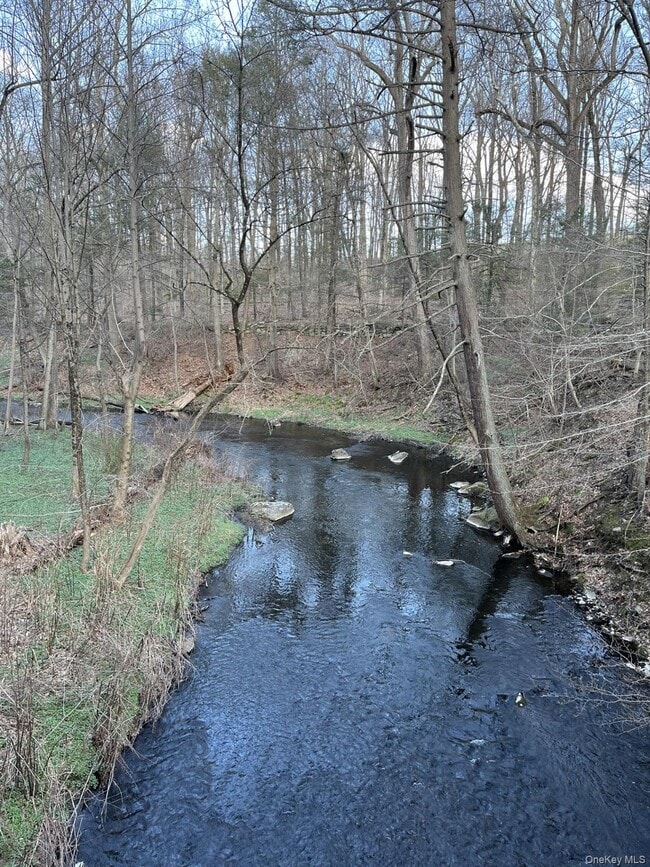 Building Photo - 8 Ridge St