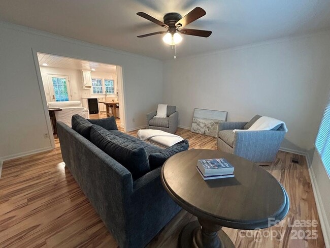 Building Photo - 10316 Whitethorn Dr