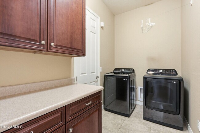 Building Photo - 4908 S Figueroa Ln