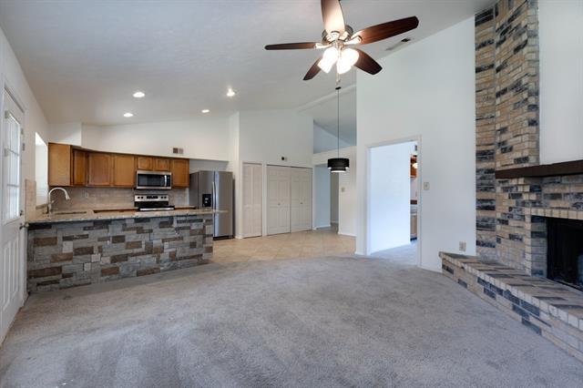 Building Photo - 3037 Hamlet Ct