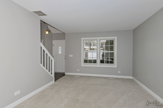 Building Photo - 511 Le Parc Cir