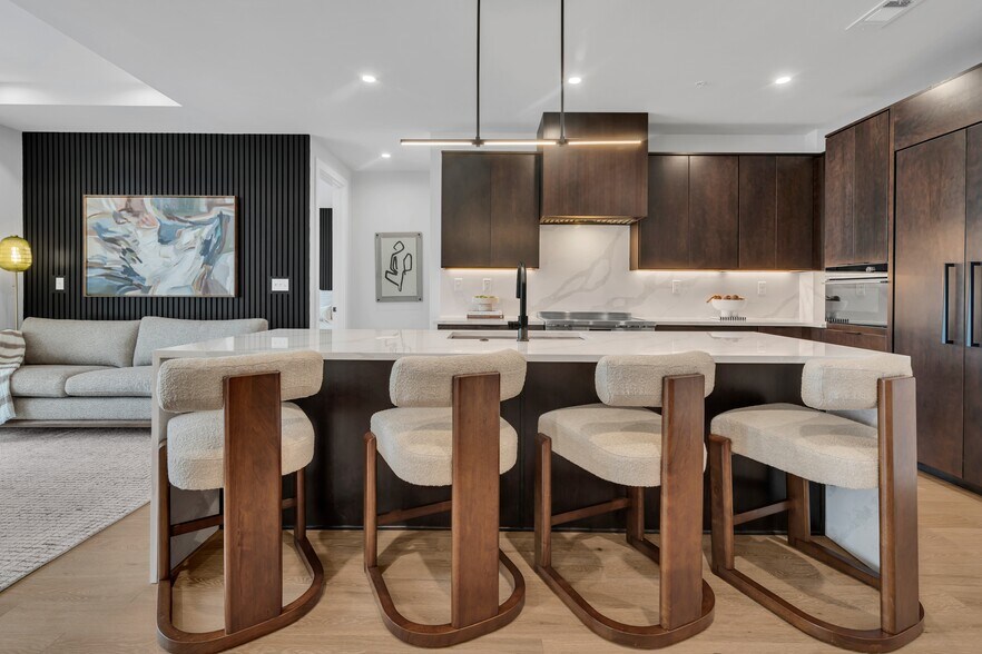 Building Photo - 321 31st Ave N