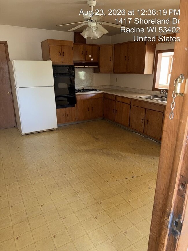 Building Photo - 1417-1419 Shoreland Dr.