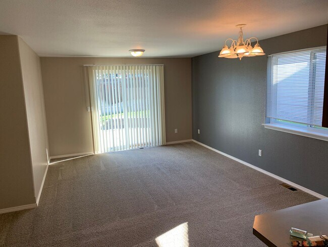 Building Photo - Pross6