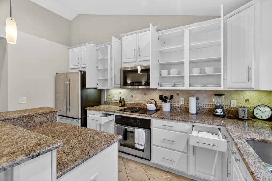Building Photo - 27 Crimson Leaf Ct