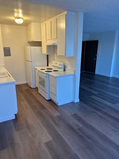 Building Photo - 2680 S Barrington Ave