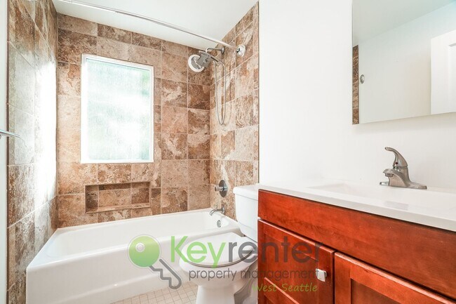 Building Photo - Elegant Three Bedroom Home Featuring Desig...