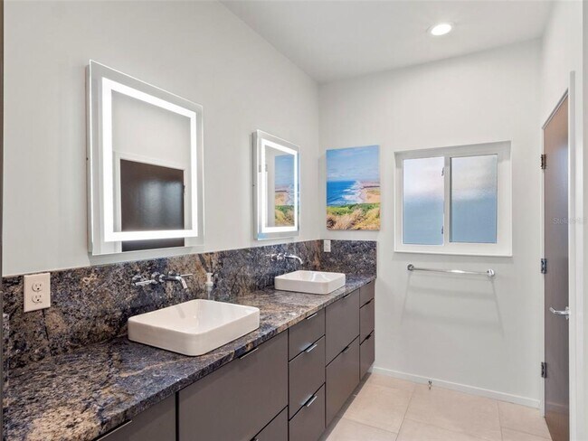 Building Photo - 1021 Temple Grove Pl