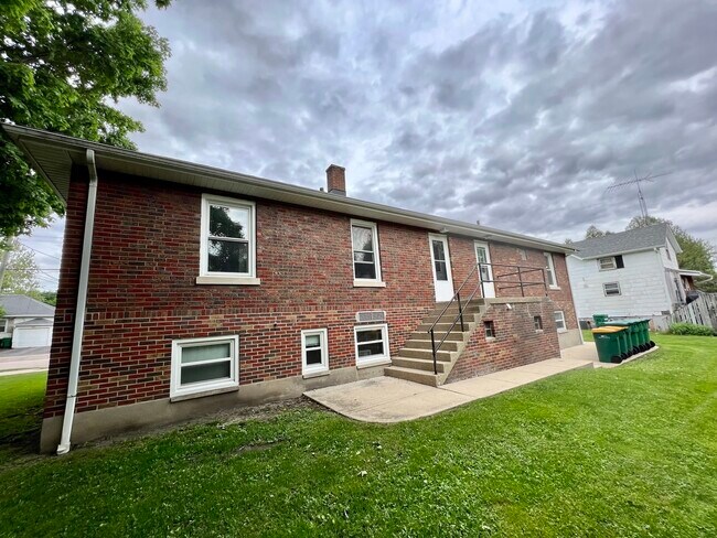 Building Photo - 314 N Locust St
