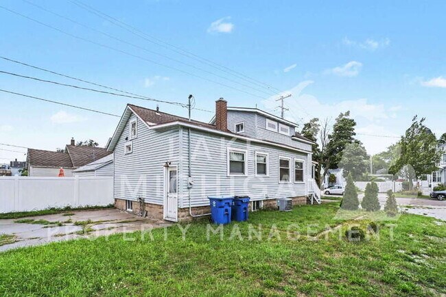 Building Photo - 212 N 3rd St