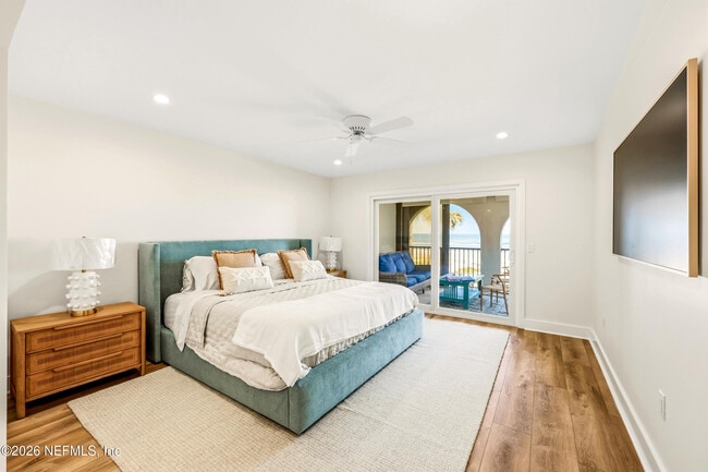 Building Photo - 10 10th St