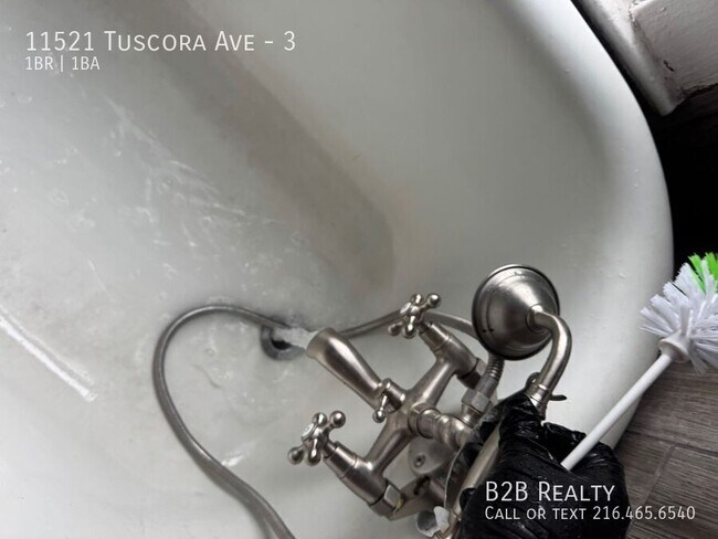 Building Photo - 11521 Tuscora Ave