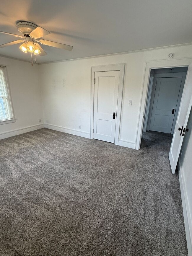 Building Photo - For Rent: Spacious 4-Bedroom Home in Moline, IL – $1,750/month