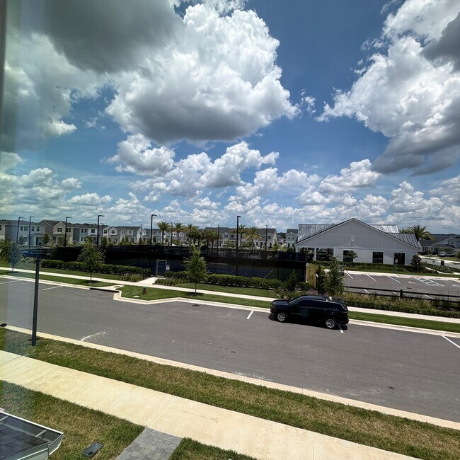 Building Photo - 1886 Falconhurst Ln