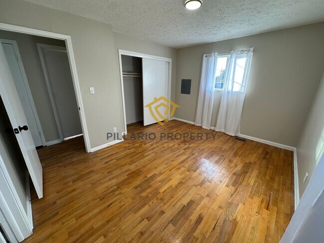 Building Photo - Spacious 4 Bedroom Home Featuring Open Layout & Hardwood Floors Available NOW!