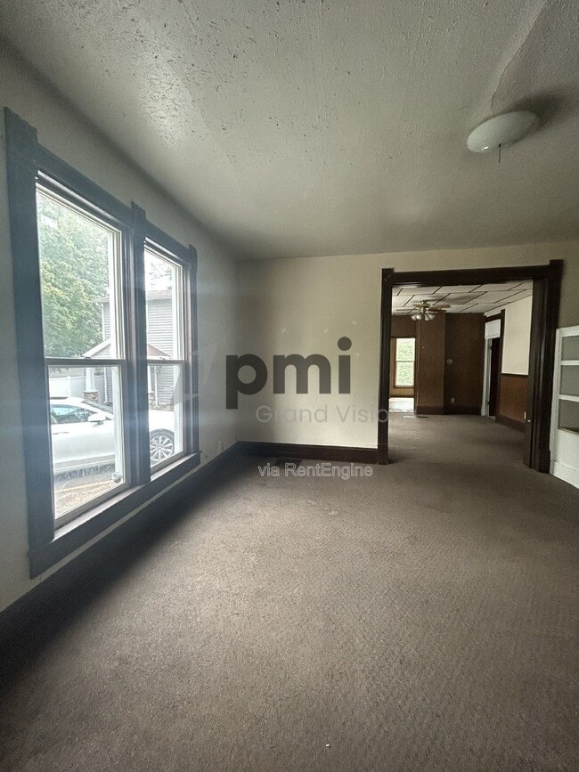 Building Photo - 1105 6th St