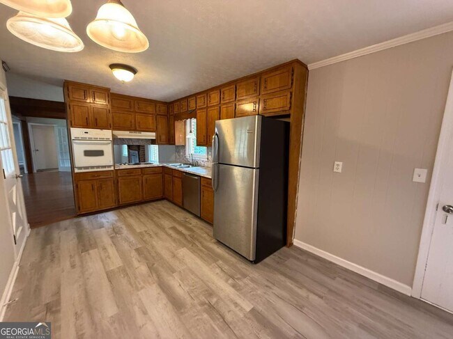 Building Photo - 3155 Oak Dr