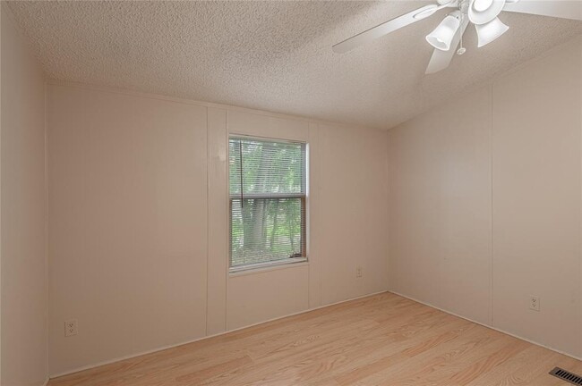 Building Photo - 1323 Avenue E