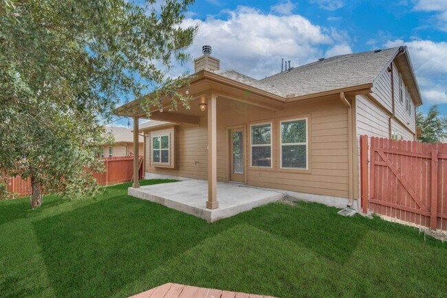 Building Photo - 628 Bottle Brush Dr