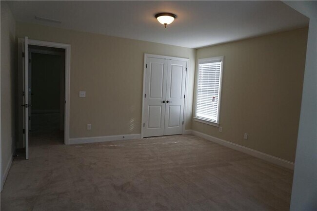 Building Photo - 2597 Stone Manor Dr NE