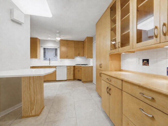 Building Photo - 4536 N Larkin St