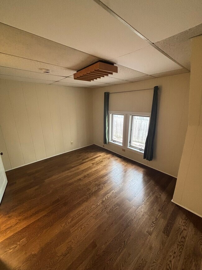 Building Photo - 325 Forest Ave