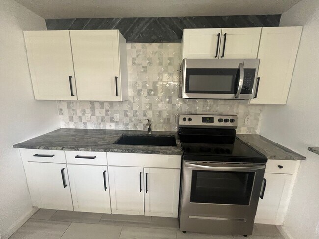 Building Photo - 43 Alamanda Dr