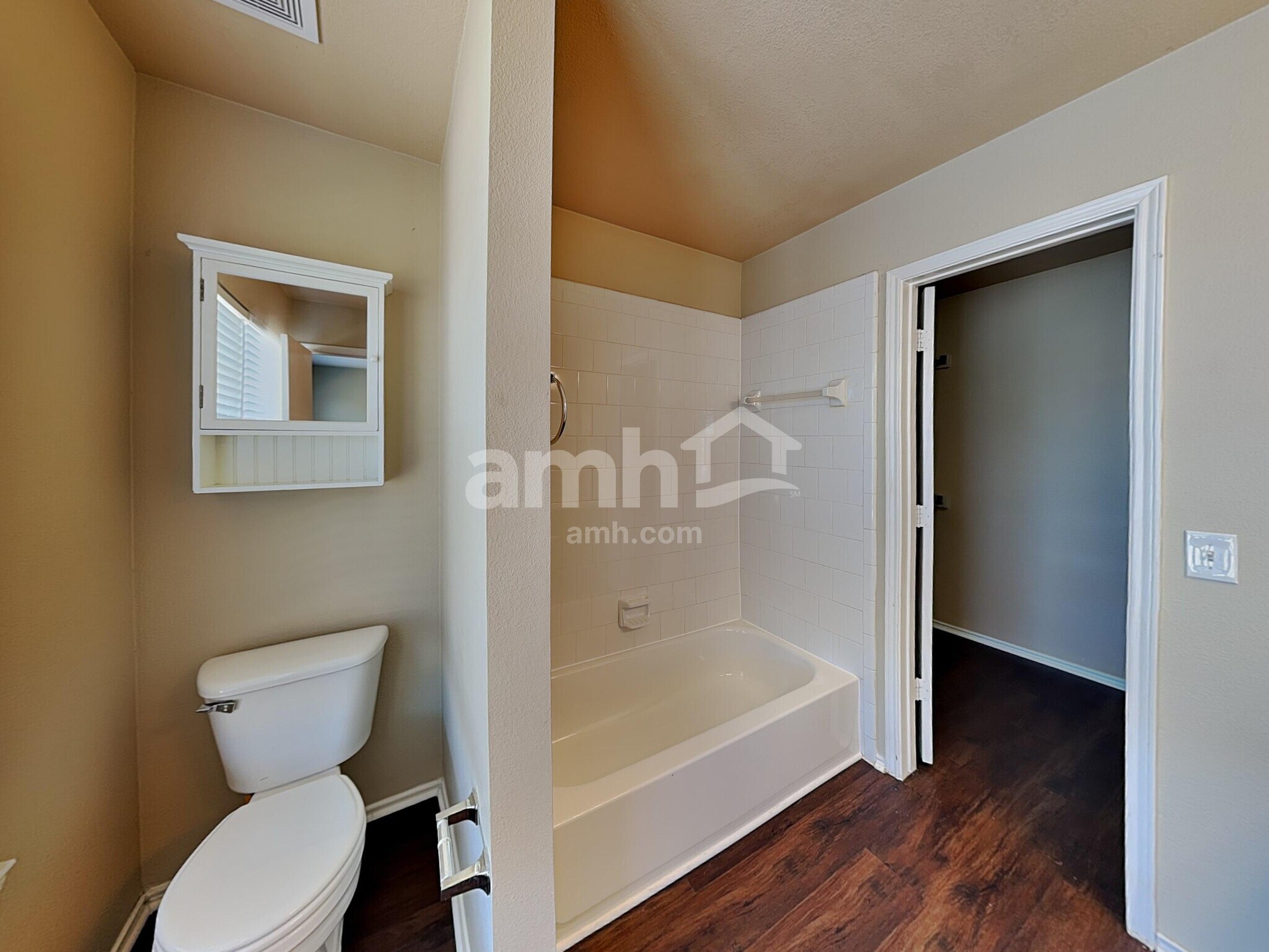 Building Photo - 3104 Pinehurst Ct