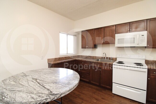 Building Photo - 351 E Thomas Rd