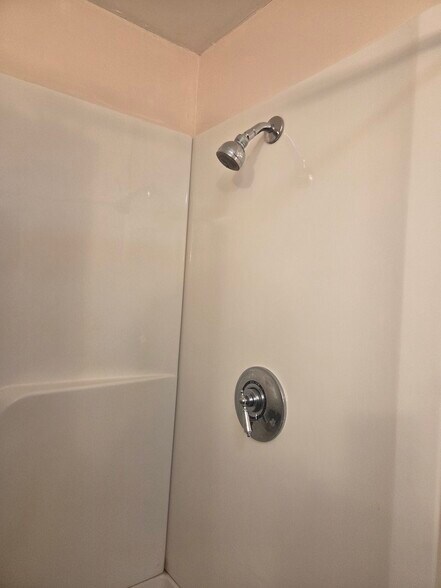 Building Photo - 8 Woodknoll Dr