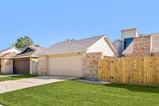 Building Photo - 12805 Westpark Dr