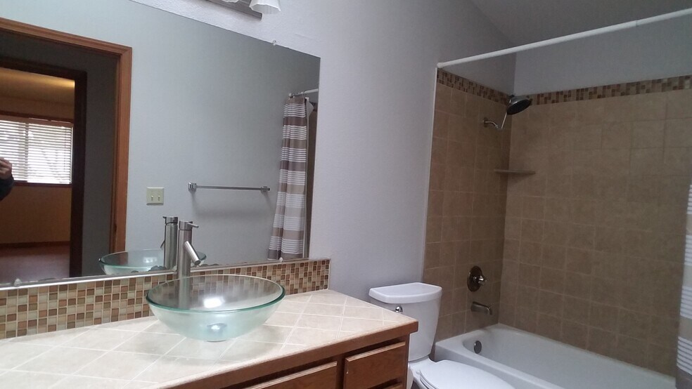 Building Photo - 1625 NW 31st Ave