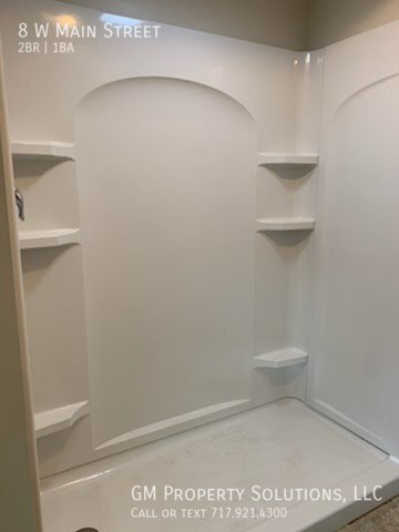 Building Photo - Renovated  2 Bed 1 Bath Townhome  For Rent!