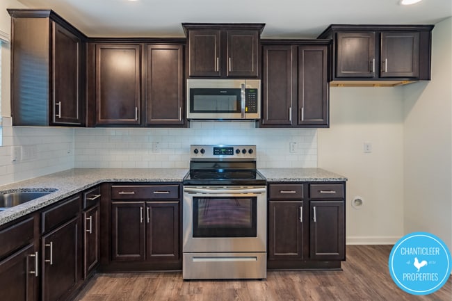 Building Photo - 5 Belhaven Dr