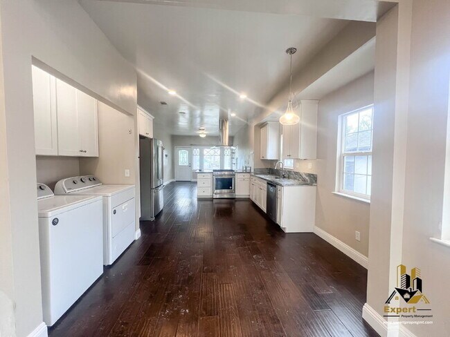 Building Photo - 3107 San Carlos Wy