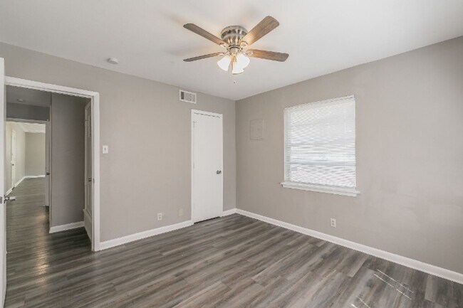 Building Photo - 7513 Maple Dr