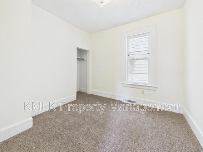 Building Photo - 484 Crouse St