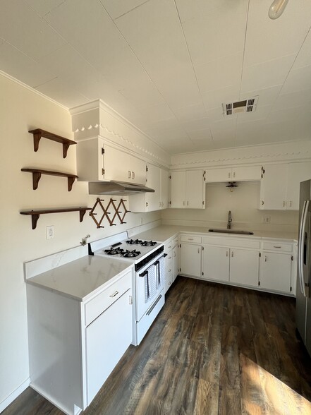 Kitchen - 607 Zachary St