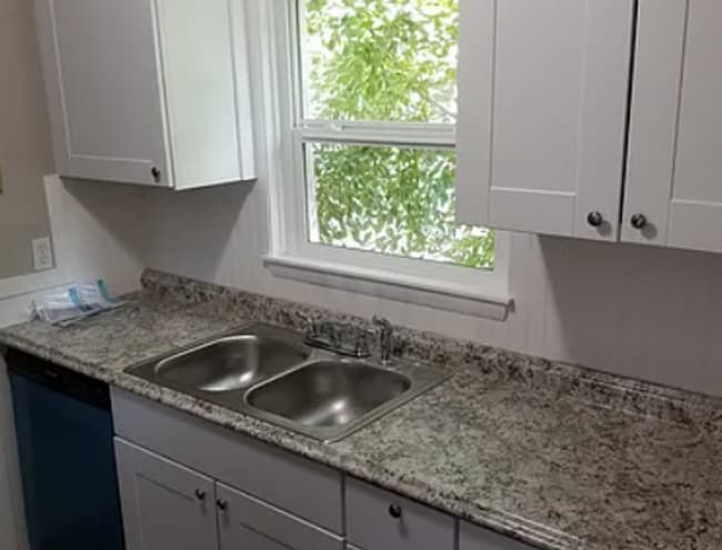 Building Photo - CHARMING 2 BED 1 BATH HOME IN ST ANTHONY